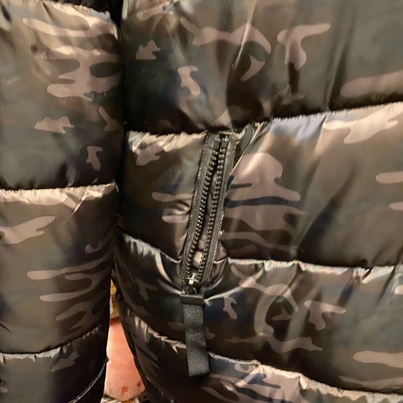 Camouflage hooded parka, size 14/16. - Picture 4 of 11